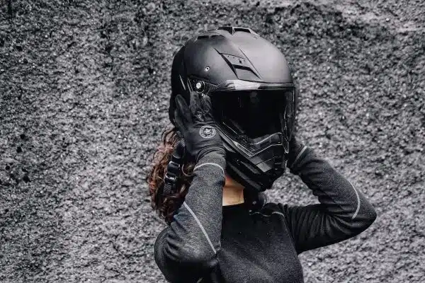 Les équipements de sécurité essentiels pour les motards : guide complet