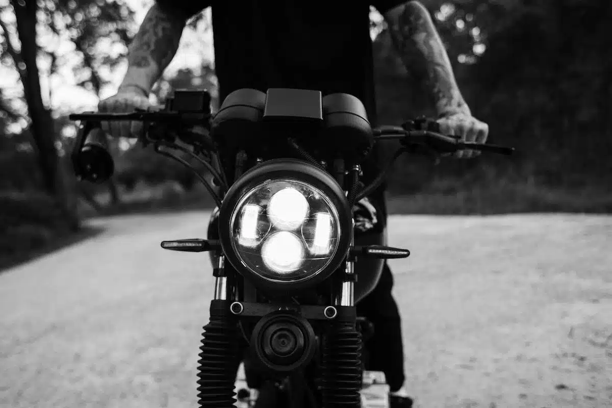 Découvrez les exploits légendaires des motards célèbres dans le monde de la moto
