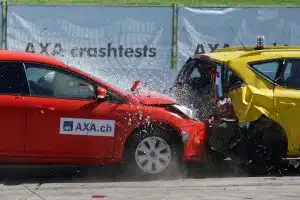 Guide complet sur les démarches d’assurance à suivre après un accident de voiture