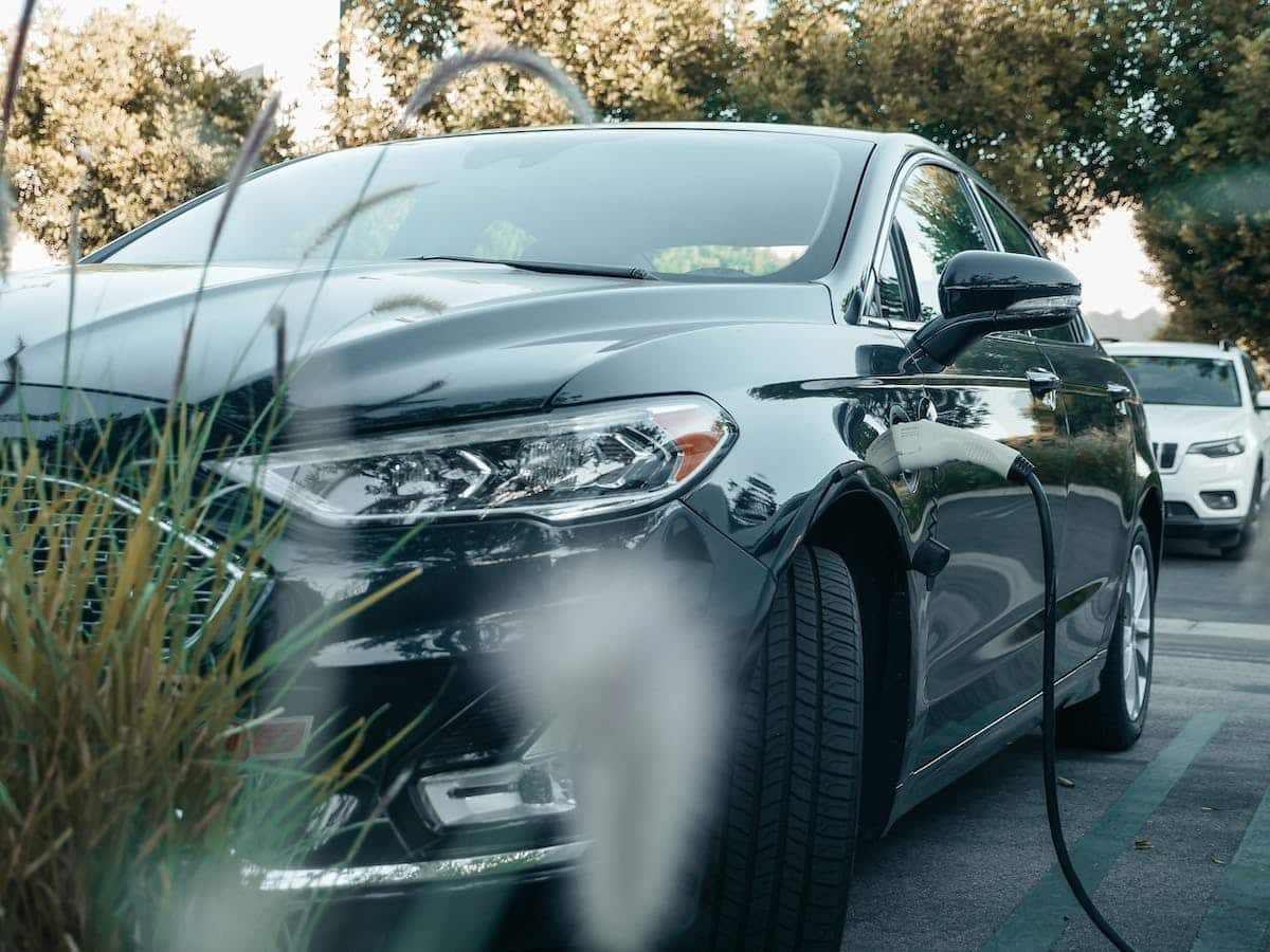 Les atouts et limites des voitures hybrides et hybrides rechargeables : tout savoir !