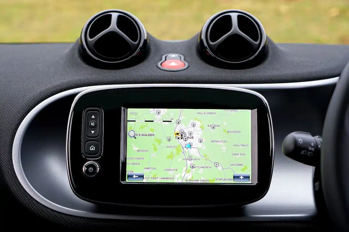 Les critères essentiels pour sélectionner le système de navigation idéal pour votre voiture