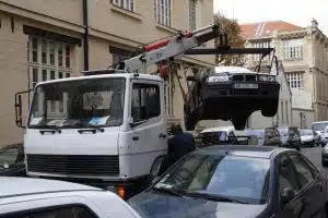 Comment se passe l’enlèvement d’une voiture en stationnement gênant ?