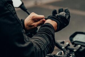 Comment choisir son équipement de protection pour moto : conseils et bonnes adresses